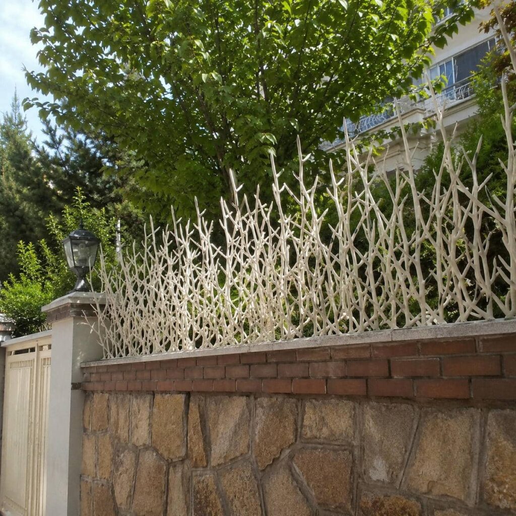 حفاظ دیوار در کرمان با مدل شاخ گوزنی برای دیوارهای طولانی