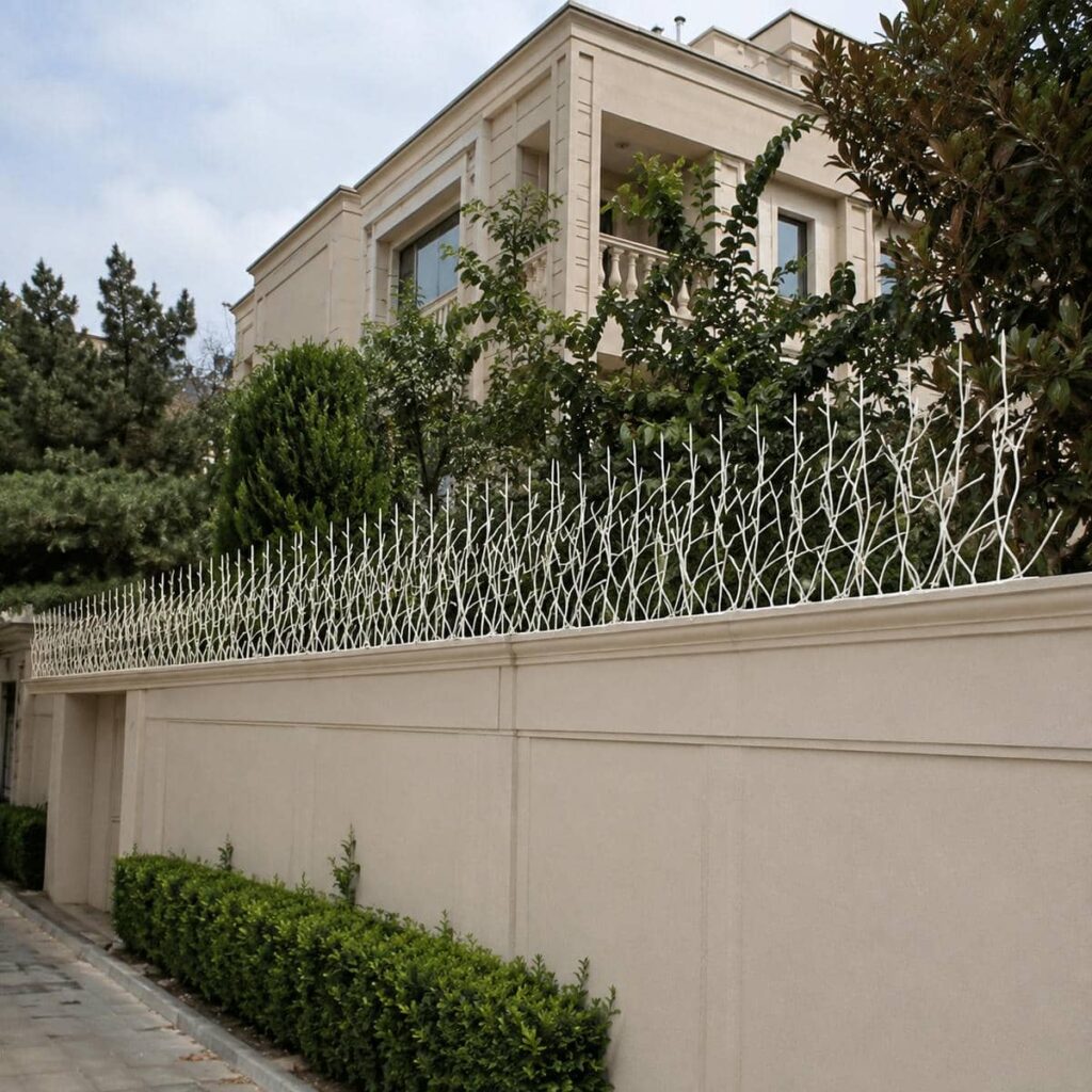 حفاظ دیوار در کرمان با مدل سرنیزه ای برای دهانه های بزرگ