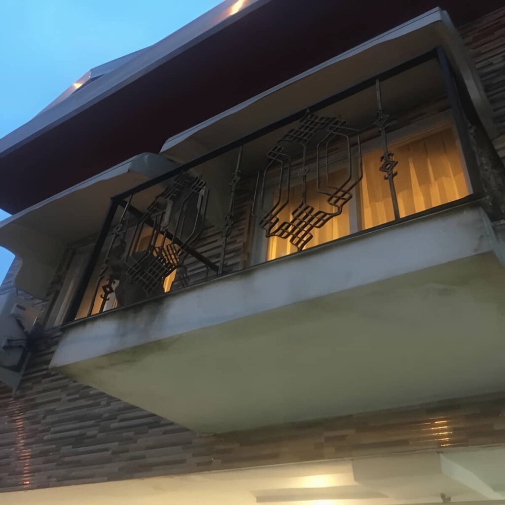 نرده بالکن در اصفهان با متریال فلزی برای تراس فضای باز نرده بالکن در اصفهان با متریال فلزی برای تراس فضای باز
