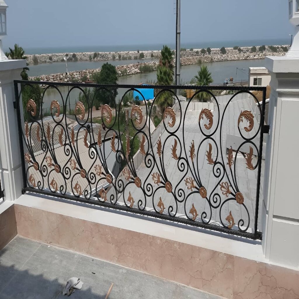نرده بالکن در یزد در مرحله بازدید تخصصی ساختمان
