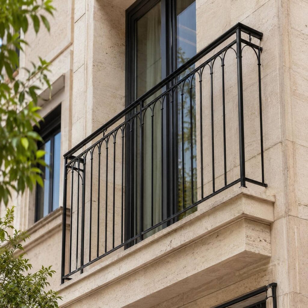 نرده بالکن در استان سمنان هنگام بازدید تخصصی محل پروژه