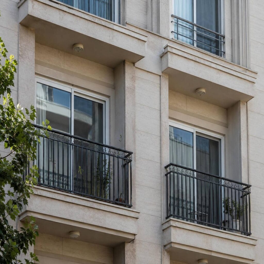 نرده بالکن در اراک در مرحله اندازه گیری تخصصی سفارش