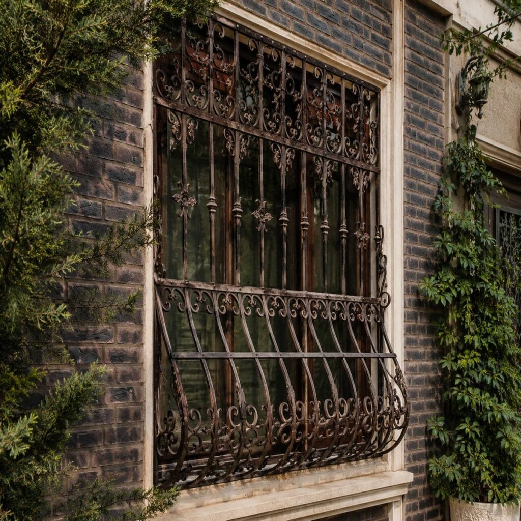 حفاظ پنجره سفارشی متناسب با ابعاد پروژه در استان سمنان