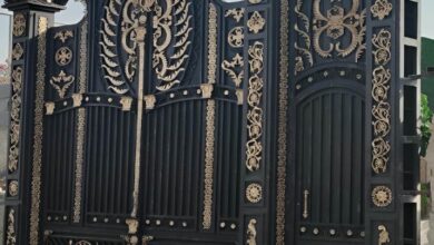 درب دولنگه حیاط مدرن با سطح یکدست فلزی