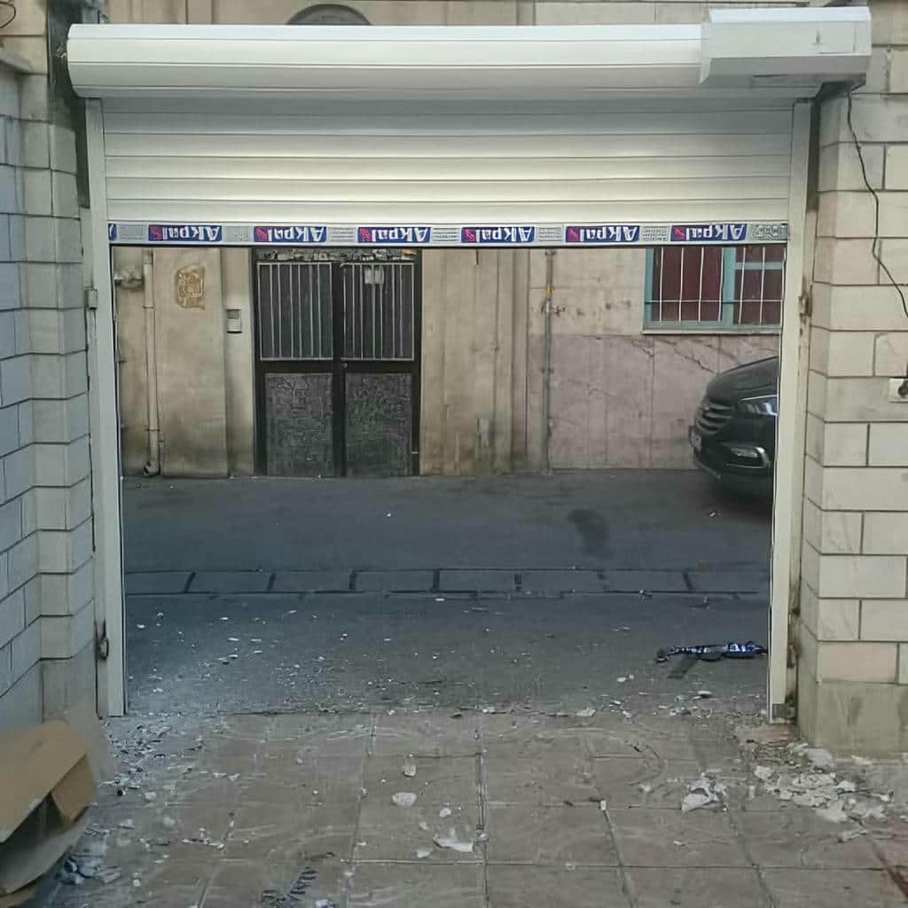 اندازه‌گیری دقیق دهانه برای سفارش کرکره اتوماتیک پارکینگ