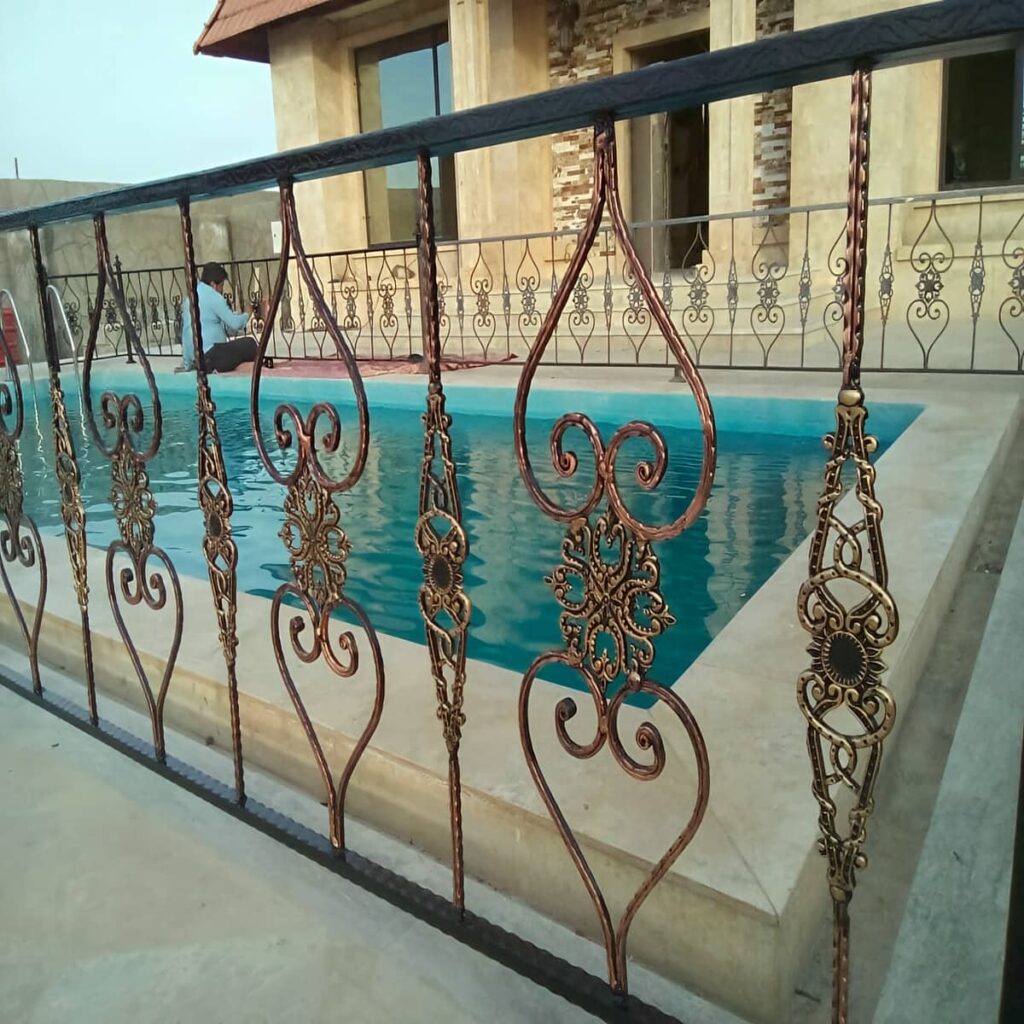 اندازه‌گیری دقیق هندریل پلکان با ساختار فلزی