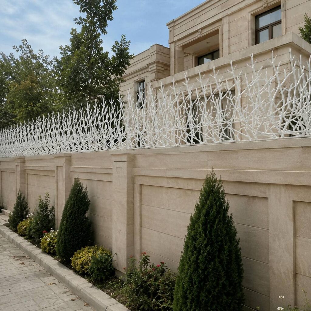 اندازه‌گیری متر طول نرده حفاظ دیوار ساختمان