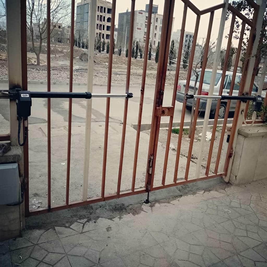 جک درب پارکینگ برای درب حیاط در معرض باد