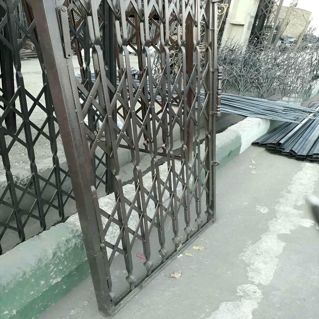 درب آکاردئونی فلزی با رنگ سفارشی