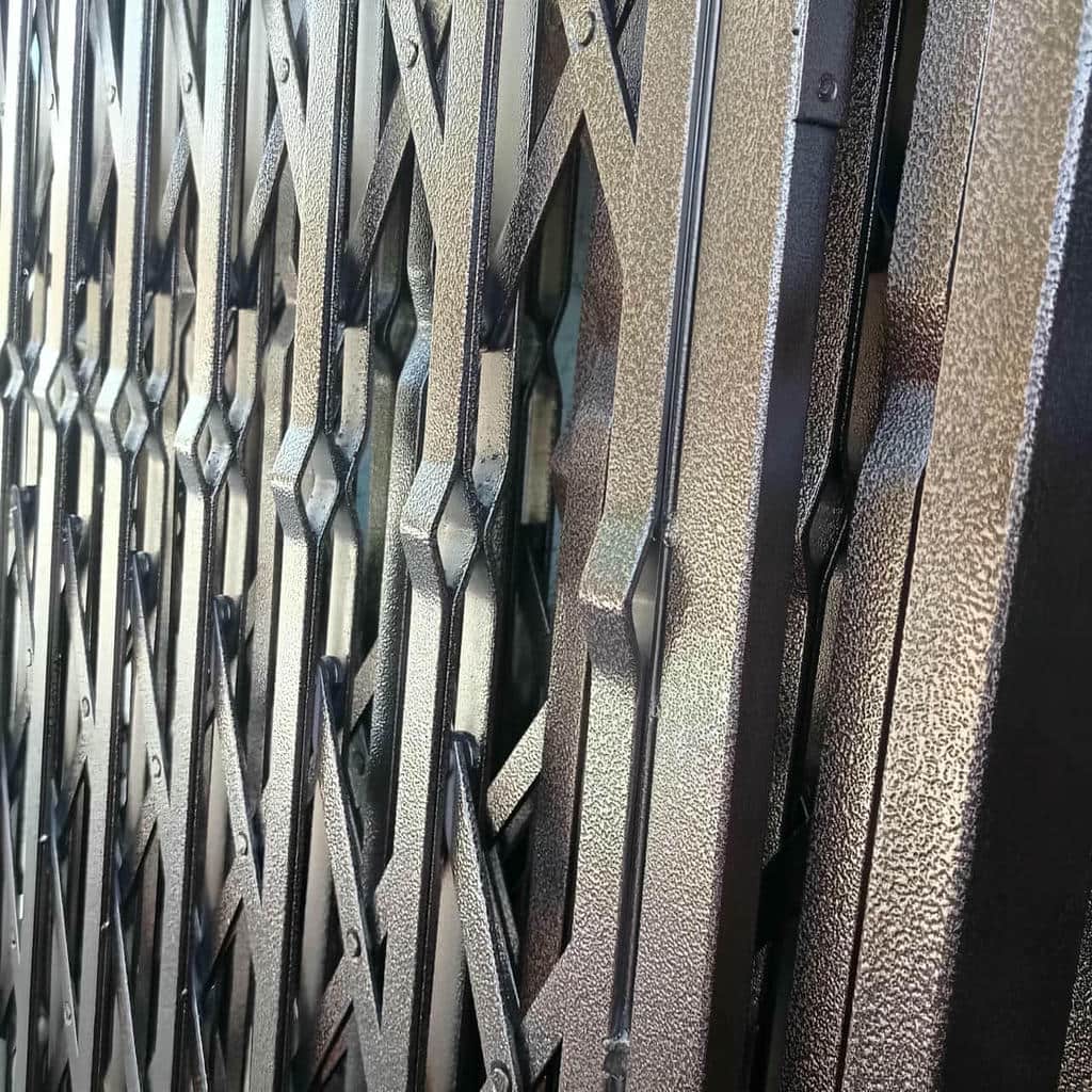 درب آکاردئونی مدرن با طراحی کم حجم