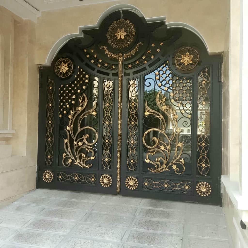 درب فرفورژه با محاسبه قیمت بر اساس وزن و تزئینات