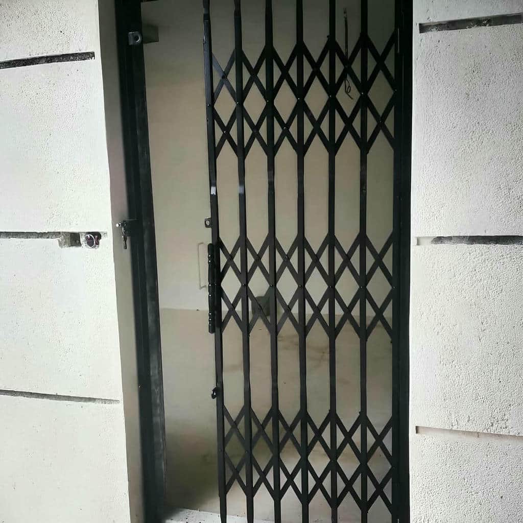 سفارش حفاظ آکاردئونی متناسب با ابعاد دهانه ساختمان