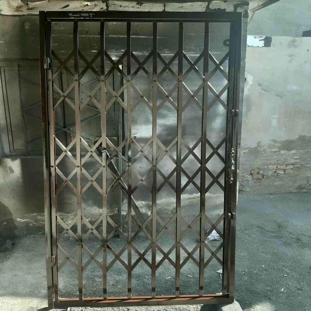 سفارش شبکه تاشوی ورودی با ابعاد اندازه‌گیری‌شده
