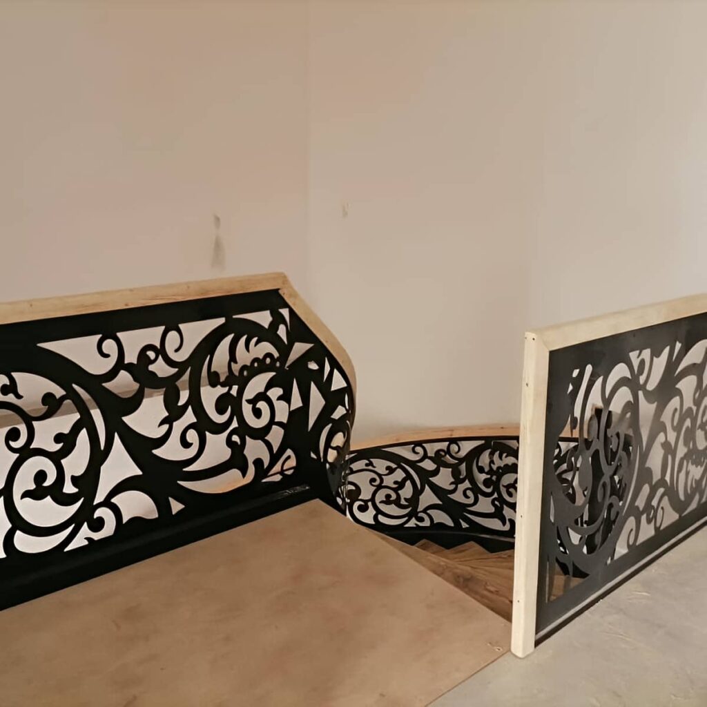 مشاوره انتخاب هندریل تیره هماهنگ با دیوار خاکستری
