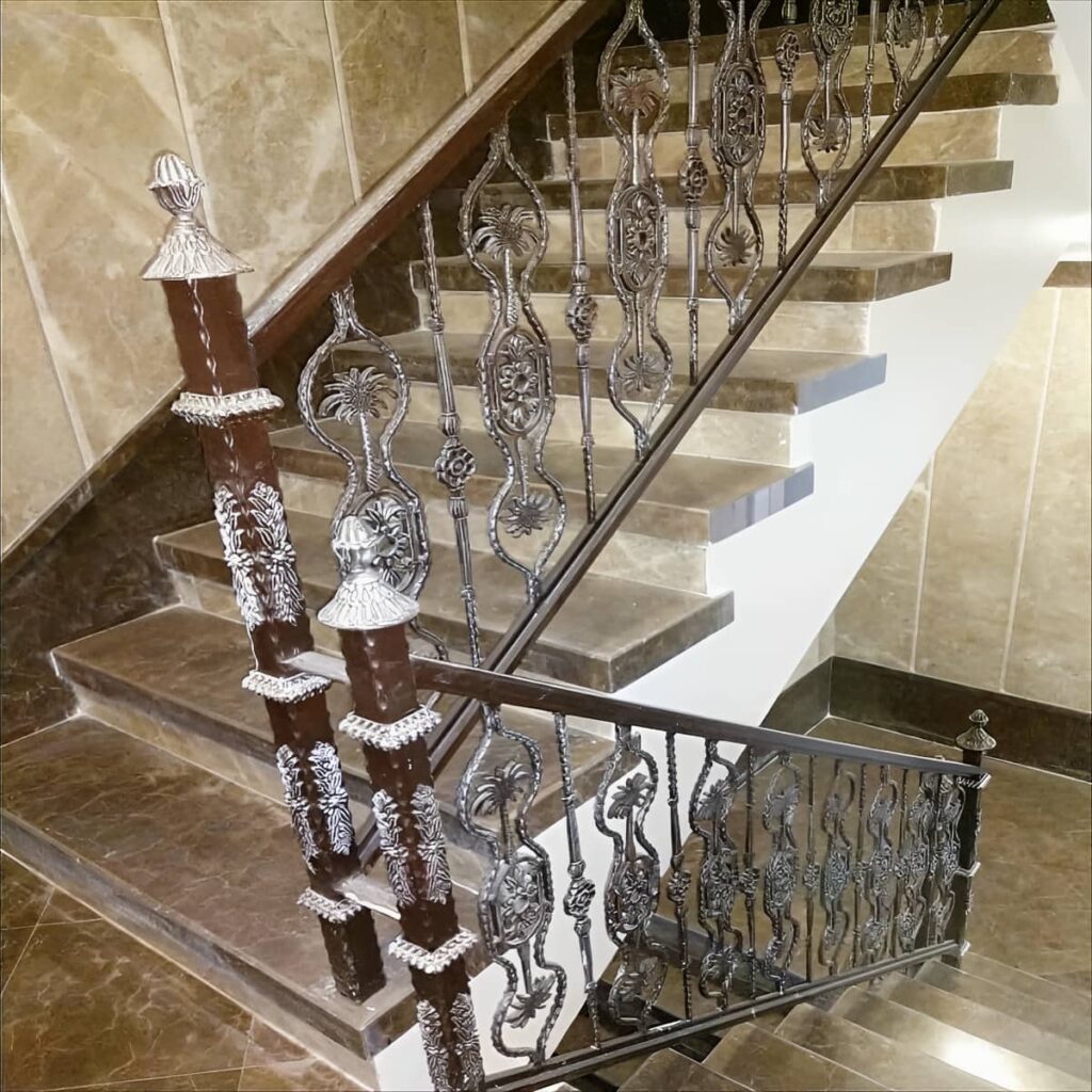 مشاوره انتخاب هندریل دیواری برای پلکان محدود