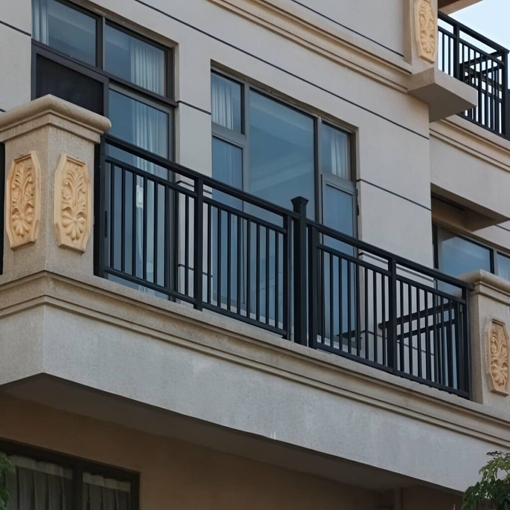 نرده بالکن آهنی با طرح ساده