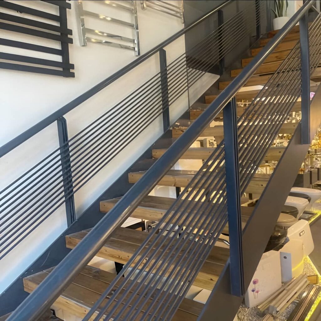 نرده راه پله با فرم سفارشی پاگرد