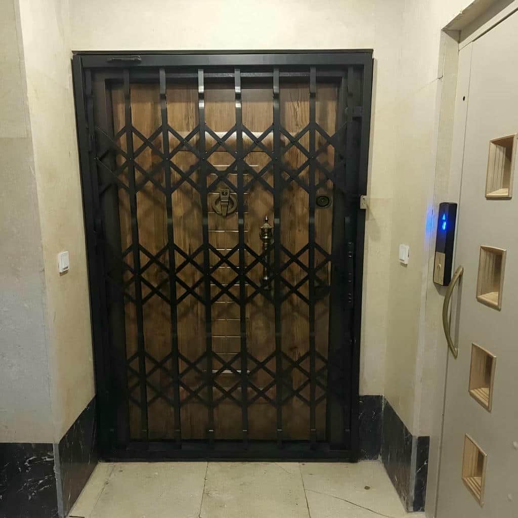 نمای رنگ سفارشی محافظ فلزی کنار درب ورودی