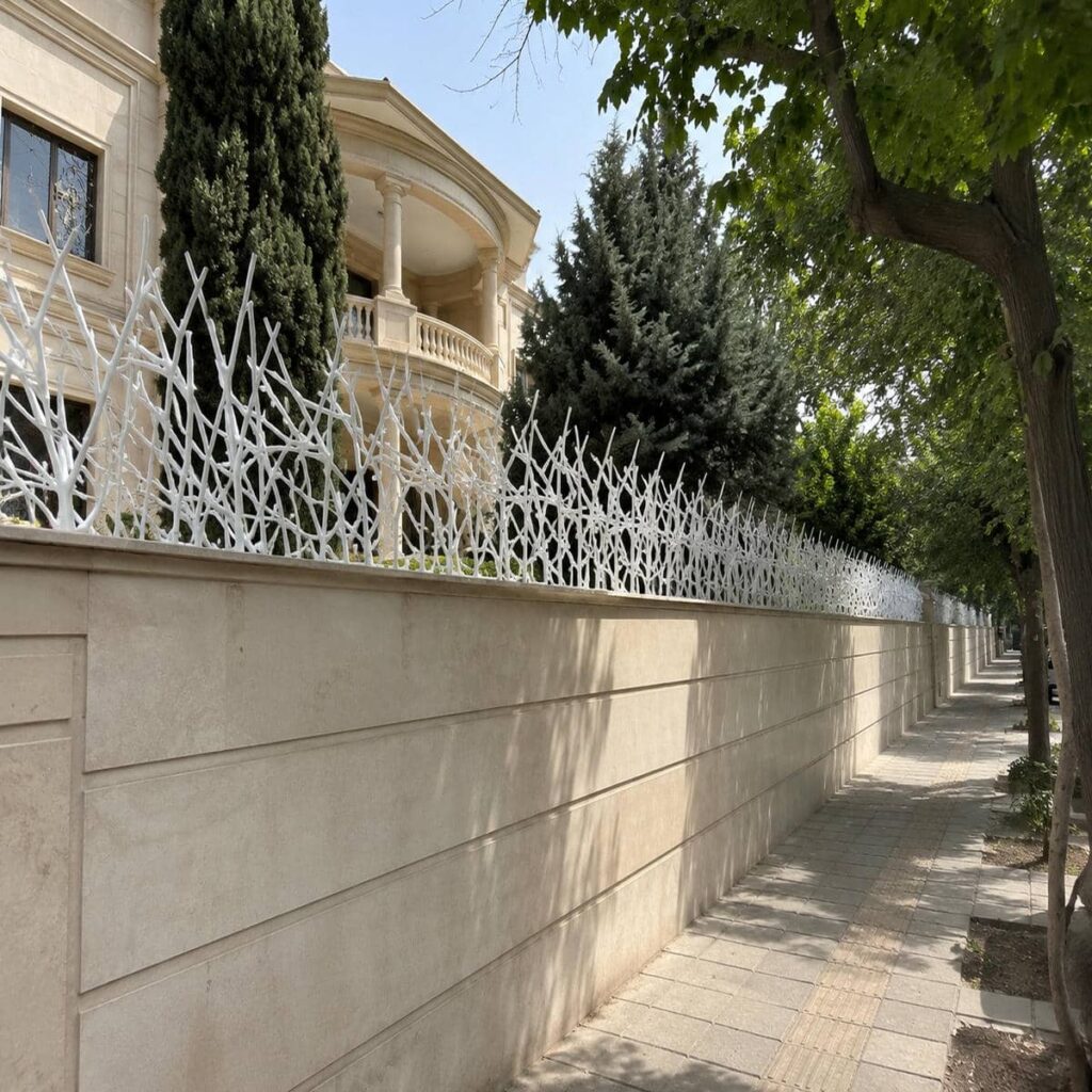 نمای نزدیک سطح رنگ‌شده حفاظ شاخ گوزنی
