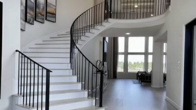 نرده راه پله با دستگیره فلزی